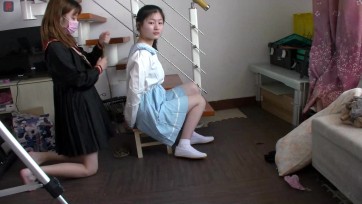 【绳之韵】楼梯捆绑、股绳、口球、TK、脱鞋袜（踩踏、小毛刷）折腾嫩丫丫、鞭打