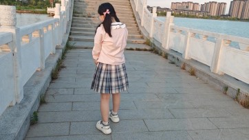 【苏苏】JK双马尾萝莉手铐白天户外脚镣公园探险遭遇大量行人