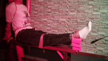 【一绳所爱】女绳师把男孩绑在老虎凳上折磨