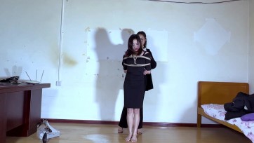 【晓鹿绳艺】【报复女上司】上司就可以目中无人吗？上司有什么了不起，惹火了照样玩，原丝袜堵嘴，袭胸，跳D，震动B强制GC