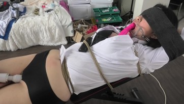 【绳之韵】海伦，白衬衣凳子缚，下集：大一女生的羞耻炼狱，极致蹂躏、虐口、美胸、强震（SJ版）