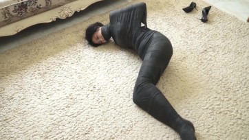 【逍遥】《绝色人型》夏炎的黑色木乃伊包裹 娇躯蠕动挣扎 被浇水玩弄 超长时间精彩全包挣扎 喜欢的不要错过！