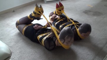 【逍遥】胶带捆绑驷马 丝袜套头 邢嘉妮VS林丹丹