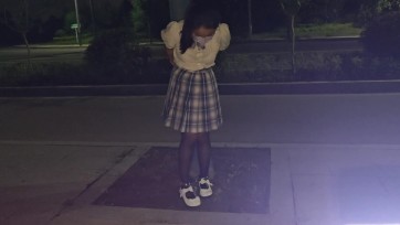 【苏苏】JK少女手铐脚镣逛马路，穿梭于车水马龙+被铐在树下TD折磨