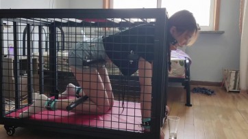 【玩奴原创】新玩法狗趴式口水囚徒瑶瑶妹，白棉袜铁笼囚禁，口水爆量无法控制！