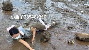 【小瓶子】海边泥地jk白丝大尺度调教