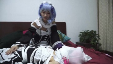 【逍遥】Cosplay拉姆雷姆之[雷姆的陷阱 - 下]刚才还在虐待拉姆的雷姆被入室的劫匪，和拉姆嘴对嘴永远绑在一起，丝袜全包