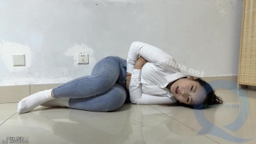 【梦川】白袜女超人战斗篇 白袜女超人被男人摁在地上摩擦 使用电光眼激光打败男人