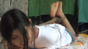 【得意客】入室绑架系列之别让陌生人进门【丝袜勒嘴，驷马捆绑，椅子挣扎。。。。】