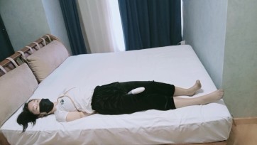 【默默原创】被囚禁折磨的小少女