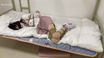 【新月原创】【红豆】定拍 可爱的肉丝女孩要求绳师凭本事绑她 结果猜拳8连败 原味堵嘴 挣扎给力