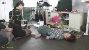 【绳之韵】过年了，给朋友们“烹调”了一顿美女丝足“大餐”！女女游戏、秀儿双人OL、丝袜，恋足、TK玩脚，上集