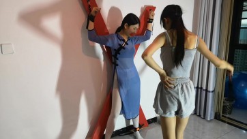 【随心原创】冷兮透明五四装 被一个小M 用十来种鞭子各种鞭打 试验各种鞭子的疼痛感