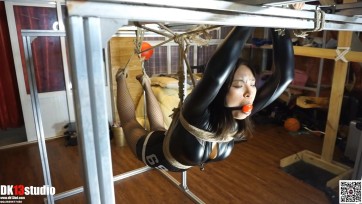 【DK-13】小雨 最美时光-吊缚姬 网袜+口球+连体皮衣+吊缚+大量口水+巨乳等多元素