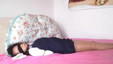 【逍遥】尾行空姐 空姐遇坏人尾随，不料物业小姐也自动送上门