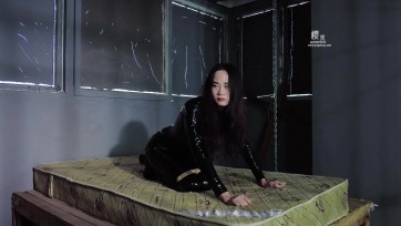 【樱束原创】《牢狱刑讯》定拍转公映！间谍被抓牢狱刑讯手铐铁链捆绑皮鞭狠狠的抽打胸部和屁股逼问让其招供，被直接杖打胸部，屁股及重拳击打腹部甚至被打到呕吐！